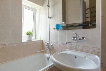 Фотографии Апартаменты V80-18 MODERN TWO NEW LARGE 80m2 SEPARATE 2BEDROOMS - CENTRAL LOCATION, OLYMPIC STADIUM - GULLIVER MALL - Velyka Vasylkivska St, 80 г. Киев (Украина) №5 Фото Апартаменты V80-18 MODERN TWO NEW LARGE 80m2 SEPARATE 2BEDROOMS - CENTRAL LOCATION, OLYMPIC STADIUM - GULLIVER MALL - Velyka Vasylkivska St, 80 г. Киев 5
