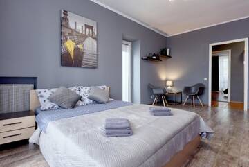 Фотографии Апартаменты V80-18 MODERN TWO NEW LARGE 80m2 SEPARATE 2BEDROOMS - CENTRAL LOCATION, OLYMPIC STADIUM - GULLIVER MALL - Velyka Vasylkivska St, 80 г. Киев (Украина) №1 Фото Апартаменты V80-18 MODERN TWO NEW LARGE 80m2 SEPARATE 2BEDROOMS - CENTRAL LOCATION, OLYMPIC STADIUM - GULLIVER MALL - Velyka Vasylkivska St, 80 г. Киев 1