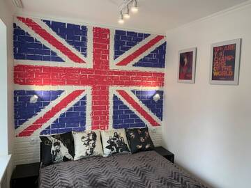 Фотографии Апартаменты Рок-н-ролл квартиры в центре Киева на Подоле Queen и The Beatles г. Киев (Украина) №2 Фото Апартаменты Рок-н-ролл квартиры в центре Киева на Подоле Queen и The Beatles г. Киев 2