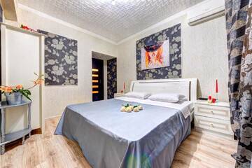 Фотографии Апартаменты Four-room apartment near the Opera of Ukraine г. Киев (Украина) №1 Фото Апартаменты Four-room apartment near the Opera of Ukraine г. Киев 1