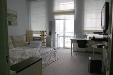 Фотографии Одноместный номер с балконом Проживание в семье CENTER, MAIDAN 1 Separate Guest Room for 1 PERSON ONLY in a Big Apartment Shared with the Lessor г. Киев (Украина) №77 Фото номера Одноместный номер с балконом Проживание в семье CENTER, MAIDAN 1 Separate Guest Room for 1 PERSON ONLY in a Big Apartment Shared with the Lessor г. Киев 77