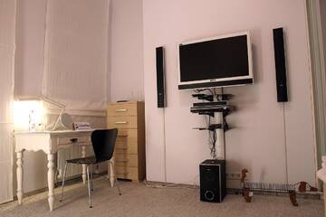 Фотографии Одноместный номер с балконом Проживание в семье CENTER, MAIDAN 1 Separate Guest Room for 1 PERSON ONLY in a Big Apartment Shared with the Lessor г. Киев (Украина) №45 Фото номера Одноместный номер с балконом Проживание в семье CENTER, MAIDAN 1 Separate Guest Room for 1 PERSON ONLY in a Big Apartment Shared with the Lessor г. Киев 45