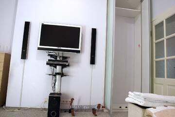 Фотографии Одноместный номер с балконом Проживание в семье CENTER, MAIDAN 1 Separate Guest Room for 1 PERSON ONLY in a Big Apartment Shared with the Lessor г. Киев (Украина) №46 Фото номера Одноместный номер с балконом Проживание в семье CENTER, MAIDAN 1 Separate Guest Room for 1 PERSON ONLY in a Big Apartment Shared with the Lessor г. Киев 46