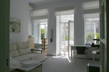 Фотографии Одноместный номер с балконом Проживание в семье CENTER, MAIDAN 1 Separate Guest Room for 1 PERSON ONLY in a Big Apartment Shared with the Lessor г. Киев (Украина) №122 Фото номера Одноместный номер с балконом Проживание в семье CENTER, MAIDAN 1 Separate Guest Room for 1 PERSON ONLY in a Big Apartment Shared with the Lessor г. Киев 122