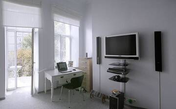 Фотографии Одноместный номер с балконом Проживание в семье CENTER, MAIDAN 1 Separate Guest Room for 1 PERSON ONLY in a Big Apartment Shared with the Lessor г. Киев (Украина) №140 Фото номера Одноместный номер с балконом Проживание в семье CENTER, MAIDAN 1 Separate Guest Room for 1 PERSON ONLY in a Big Apartment Shared with the Lessor г. Киев 140