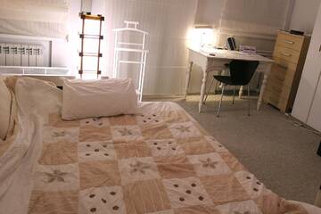 Фотографии Одноместный номер с балконом Проживание в семье CENTER, MAIDAN 1 Separate Guest Room for 1 PERSON ONLY in a Big Apartment Shared with the Lessor г. Киев (Украина) №31 Фото номера Одноместный номер с балконом Проживание в семье CENTER, MAIDAN 1 Separate Guest Room for 1 PERSON ONLY in a Big Apartment Shared with the Lessor г. Киев 31