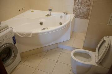 Фотографии Апартаменты Two Bedroom Apartment with Jacuzzi & Balcony г. Киев (Украина) №3 Фото Апартаменты Two Bedroom Apartment with Jacuzzi & Balcony г. Киев 3