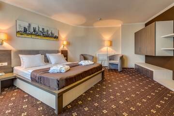 Фото номера Люкс Отель Bratislava Hotel Kyiv г. Киев 2