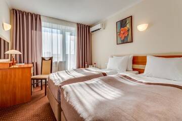 Фото номера Стандартный двухместный номер с 2 отдельными кроватями Отель Bratislava Hotel Kyiv г. Киев 3