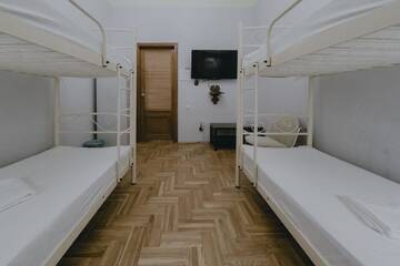 Фото номера Кровать в общем номере с 4 кроватями Хостелы Хостел Олива г. Киев 7