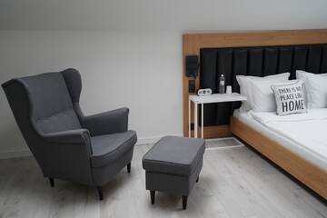 Фото номера Улучшенный номер с кроватью размера «king-size» Отель Number 21 by DBI г. Киев 2