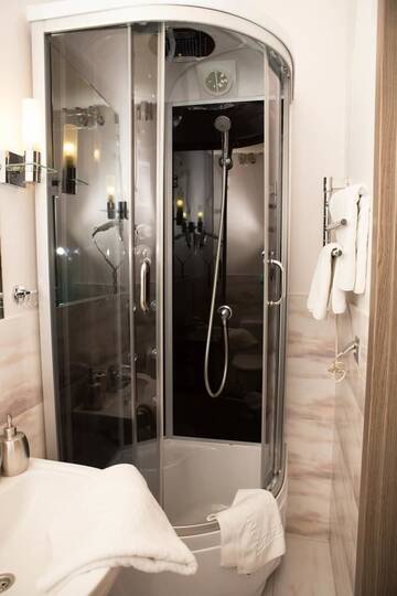 Фото номера Улучшенный двухместный номер с 1 кроватью Отель Hotel Elegant г. Киев 12