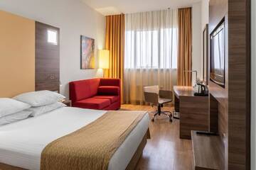 Фото номера Стандартный двухместный номер с 1 кроватью Отель Ramada Encore Kyiv г. Киев 4