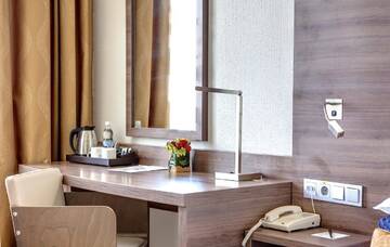 Фото номера Стандартный двухместный номер с 1 кроватью Отель Ramada Encore Kyiv г. Киев 3