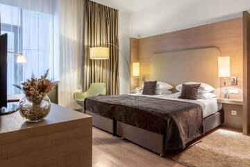 Фото номера Апартаменты с 2 спальнями Отель Ramada Encore Kyiv г. Киев 5