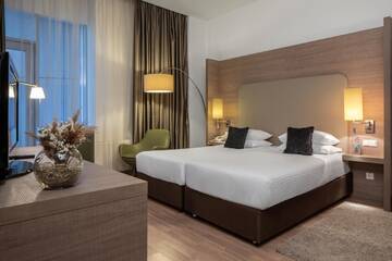 Фото номера Апартаменты с 2 спальнями Отель Ramada Encore Kyiv г. Киев 3