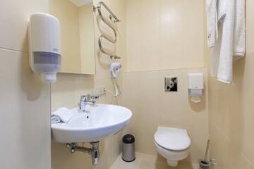 Фото номера Стандартный номер с кроватью размера &quot;queen-size&quot; Отель West Park Hotel г. Киев 2