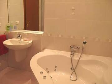 Фото номера Апартаменты с 1 спальней: ул. Эспланадная, 32 Апартаменты Ok Apartments near Palace Sporta - Kiev г. Киев 18