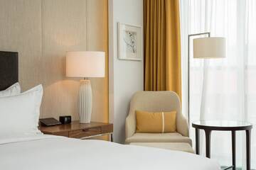 Фото номера Номер с кроватью размера «king-size» Отель Hilton Kyiv г. Киев 2