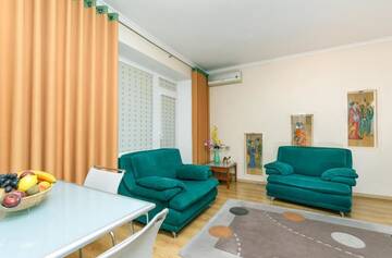 Фото номера Апартаменты с балконом - ул. Трехсвятительская, 3 Апартаменты Apartments on Independence Square г. Киев 4