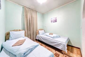 Фото номера Семейный номер с душем Отель Hotel Zvezda г. Киев 7