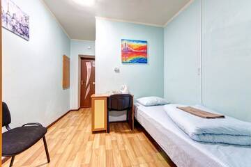 Фото номера Стандартный трехместный номер Отель Hotel Zvezda г. Киев 2