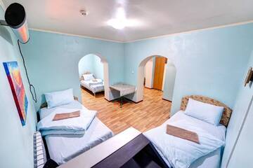 Фото номера Четырехместный номер с душем Отель Hotel Zvezda г. Киев 2