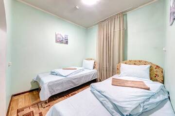 Фото номера Семейный номер с душем Отель Hotel Zvezda г. Киев 3
