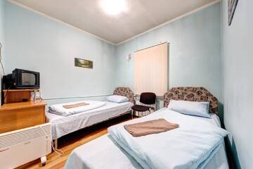 Фото номера Стандартный трехместный номер Отель Hotel Zvezda г. Киев 6