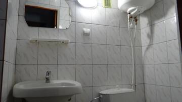 Фото номера Одноместный номер эконом-класса с общей ванной комнатой Отель Hotel Desna KUT г. Киев 3