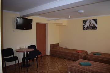 Фото номера Стандартный четырехместный номер Отель Hotel Desna KUT г. Киев 3