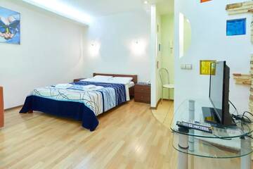 Фото номера Апартаменты: улица Луначарского, 1А Апартаменты Home Hotel Apartments on Livoberezhna г. Киев 26