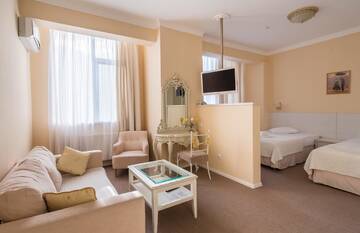Фото номера Люкс с кроватью размера &quot;king-size&quot; и джакузи Отель light hotel &amp; hub г. Киев 11