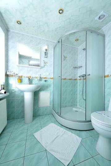 Фото номера Улучшенный двухместный номер с 2 отдельными кроватями Отель light hotel &amp; hub г. Киев 10