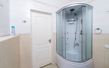 Фото номера Улучшенный двухместный номер с 2 отдельными кроватями Отель light hotel &amp; hub г. Киев 19