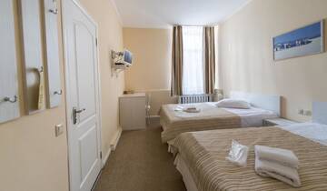 Фото номера Улучшенный двухместный номер с 2 отдельными кроватями Отель light hotel &amp; hub г. Киев 14