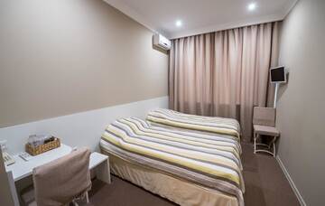 Фото номера Двухместный номер Делюкс с 2 отдельными кроватями Отель light hotel &amp; hub г. Киев 2