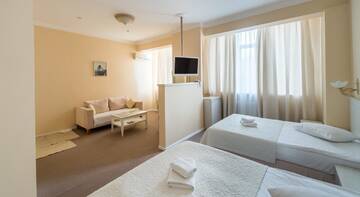 Фото номера Люкс с кроватью размера &quot;king-size&quot; и джакузи Отель light hotel &amp; hub г. Киев 6