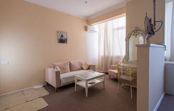 Фото номера Люкс с кроватью размера &quot;king-size&quot; и джакузи Отель light hotel &amp; hub г. Киев 9