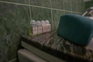 Фото номера Стандартный двухместный номер с 1 кроватью Отель Kamelot г. Киев 2