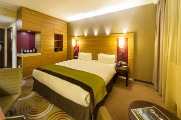 Фото номера Стандартный номер с кроватью размера &quot;king-size&quot; Отель Holiday Inn - Kyiv г. Киев 9