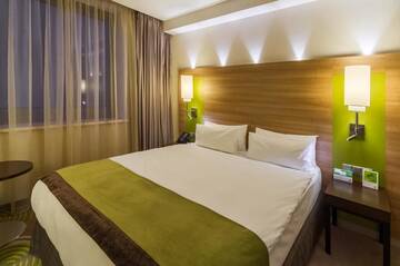 Фото номера Стандартный номер с кроватью размера &quot;king-size&quot; Отель Holiday Inn - Kyiv г. Киев 7