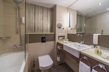 Фото номера Стандартный номер Отель Holiday Inn - Kyiv г. Киев 5