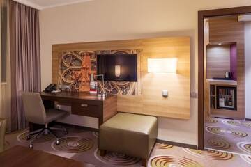 Фото номера Люкс с видом на город Отель Holiday Inn - Kyiv г. Киев 8