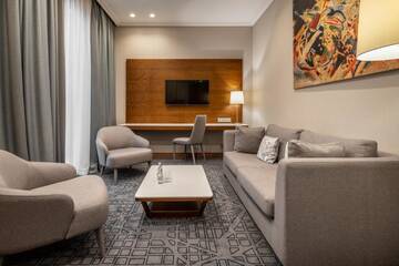 Фото номера Стандартный семейный номер Отель CITYHOTEL г. Киев 2
