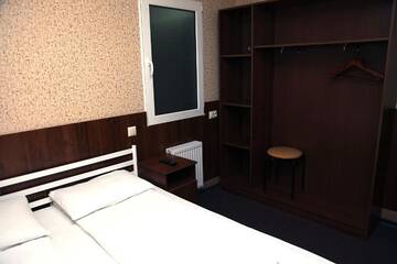 Фото номера Двухместный номер с 2 отдельными кроватями (без окна) Отель irisHotels г. Киев 3