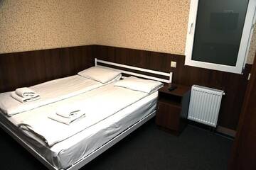 Фото номера Двухместный номер с 2 отдельными кроватями (без окна) Отель irisHotels г. Киев 4