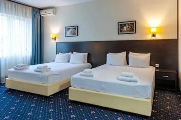 Фото номера Двухместный номер «Гранд» с 2 отдельными кроватями Отель irisHotels г. Киев 2