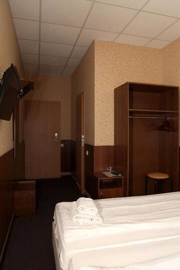 Фото номера Двухместный номер с 2 отдельными кроватями (без окна) Отель irisHotels г. Киев 5