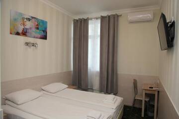 Фото номера Улучшенный двухместный номер с 1 кроватью Отель irisHotels г. Киев 6
